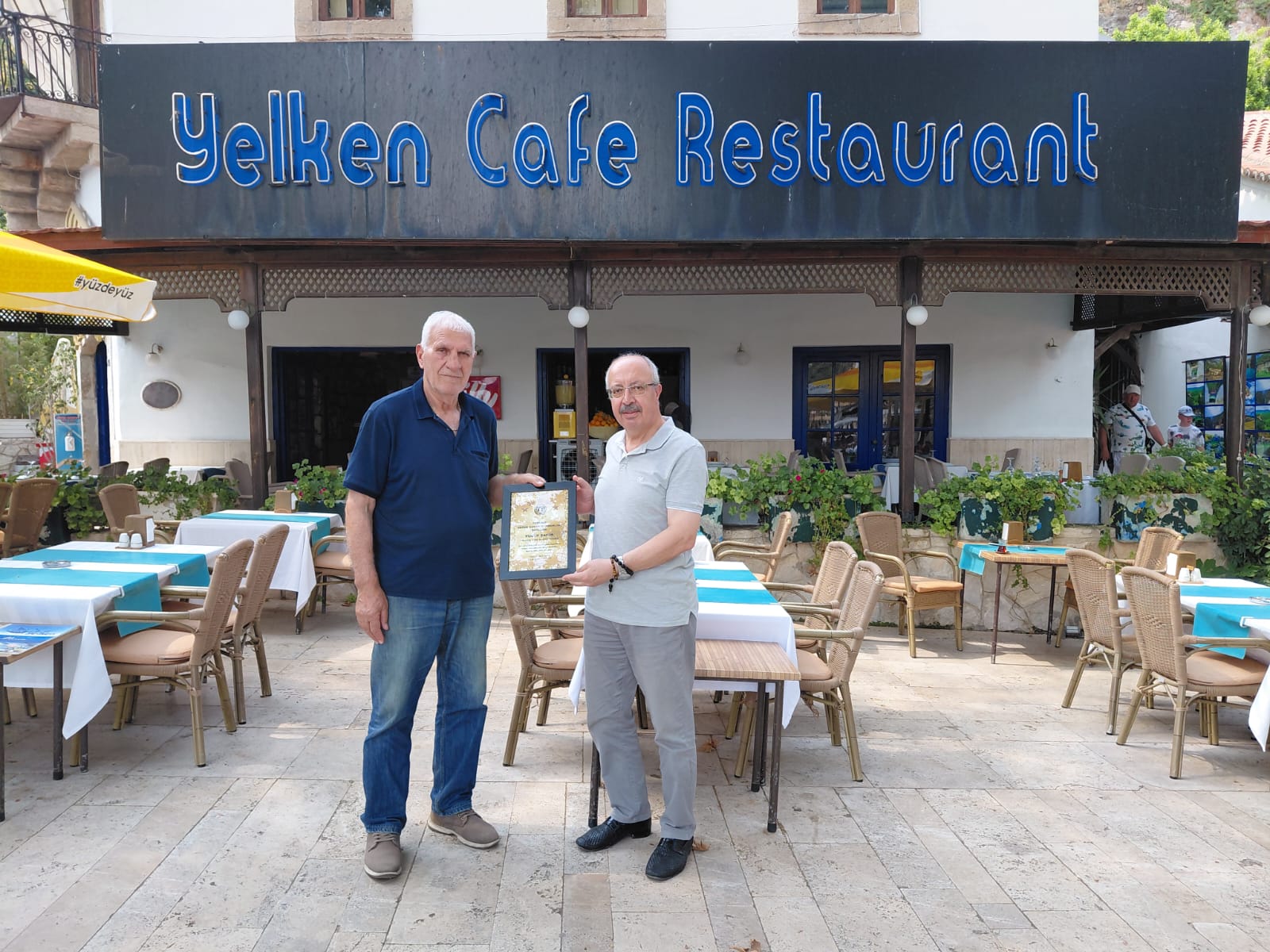 Antalya Kaleiçi’nin Turistik Mekânına Anlamlı Ödül: Yusuf Şahin’e İş Yerinde Takdim