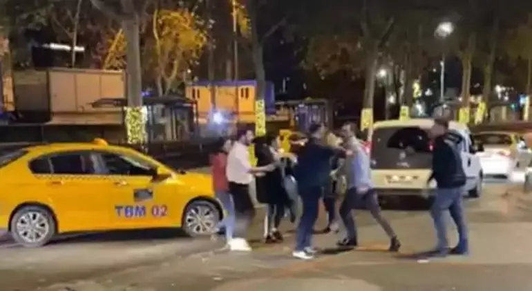 Taksiciyi Öldüresiye Döven Kişi Tanıdık Çıktı! Sultangazi’de Borç Kavgası Kamerada