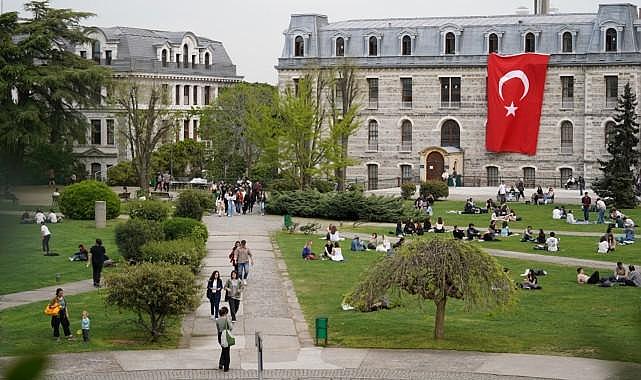 Boğaziçi Mezuniyetinde Tepki Göstermişti: Diplomasını Yırtan Öğrenci Şafak Baskınıyla Gözaltına Alındı
