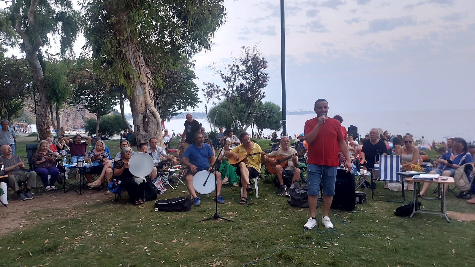 Antalya Türkü Dostları Korosu'ndan Aşure ve Müzik Gecesi