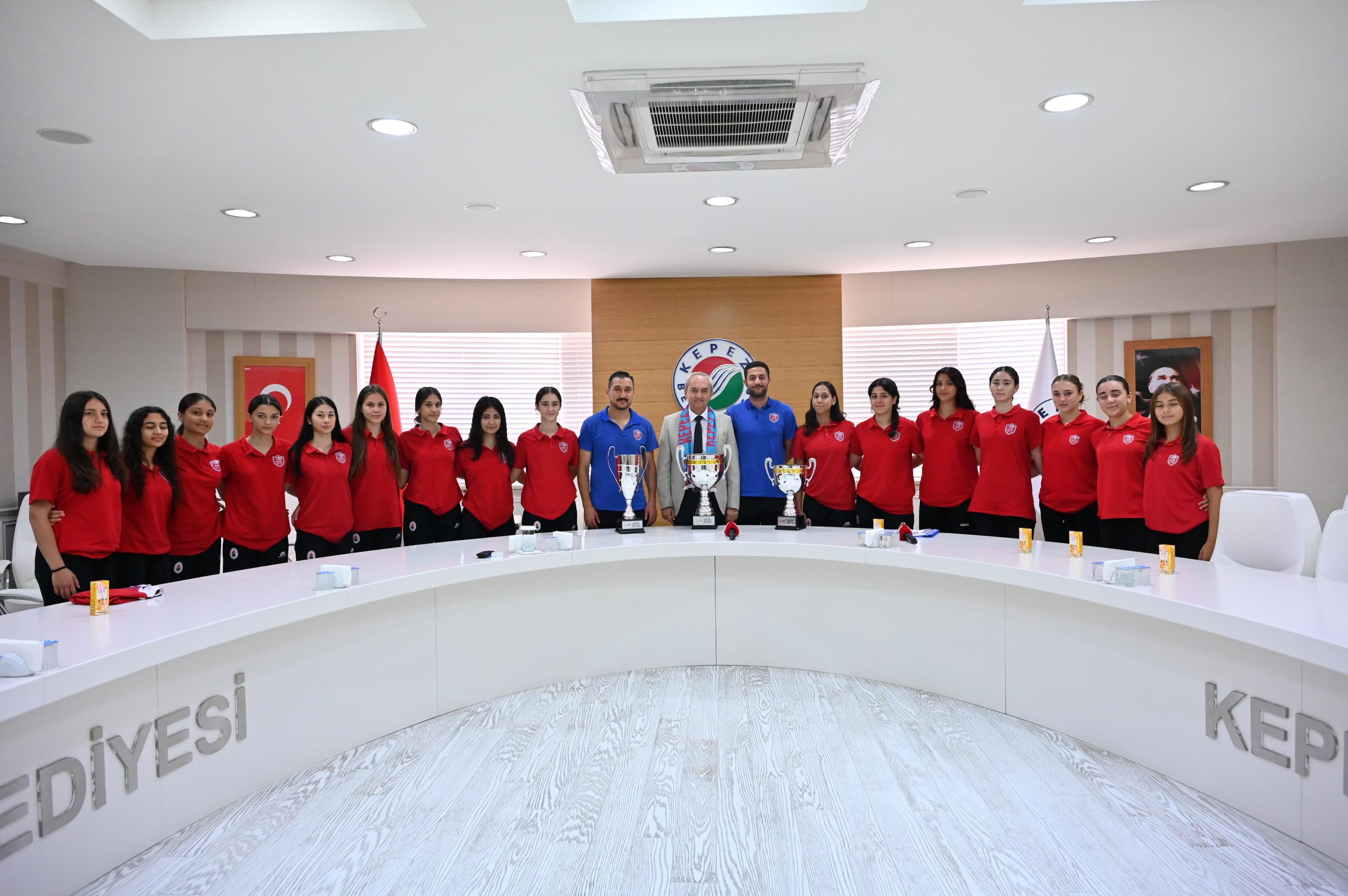 Kocagöz, Türkiye’nin hentbol yıldızlarını ağırladı