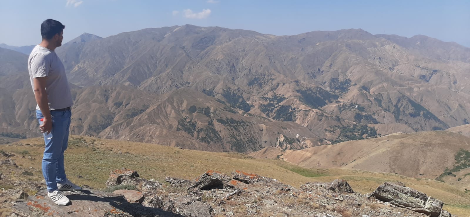 AKRANLARI KAMUYA GİRDİ, O KÖYÜNE MUHTARLIĞI SEÇTİ