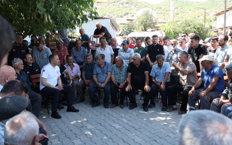 Bakanımız Sayın Ali Yerlikaya, Depremden Etkilenen Sındırgı'nın Alacaatlı Köyü'nde Vatandaşlarla Bir Araya Geldi