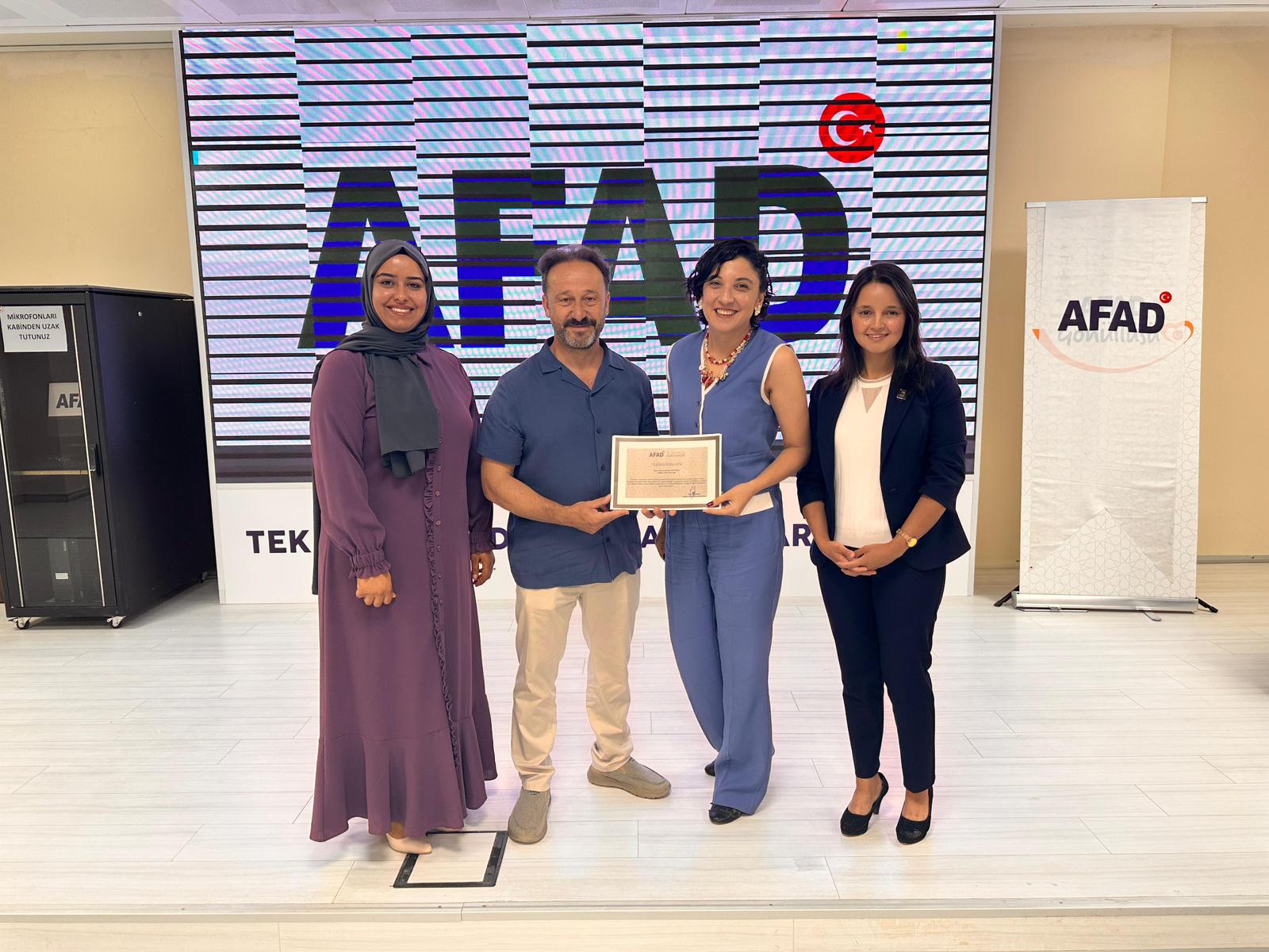 Ülkem Okuyor Derneği’ne Hatay’daki Yangınlardaki Çabaları Nedeniyle Teşekkür Belgesi