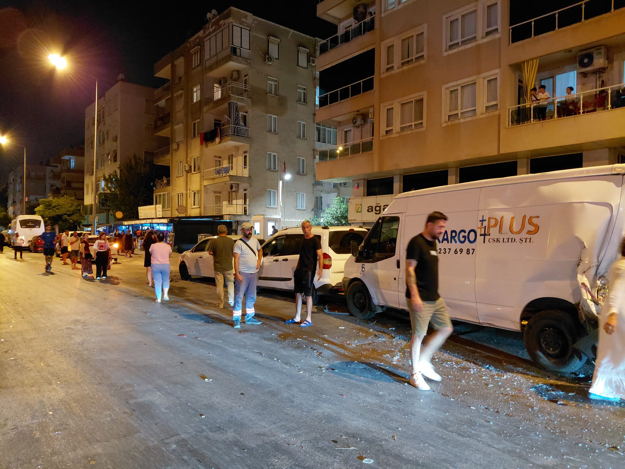 Antalya’da Servis Minibüsü Dehşeti: 7 Araç Hasar Gördü!