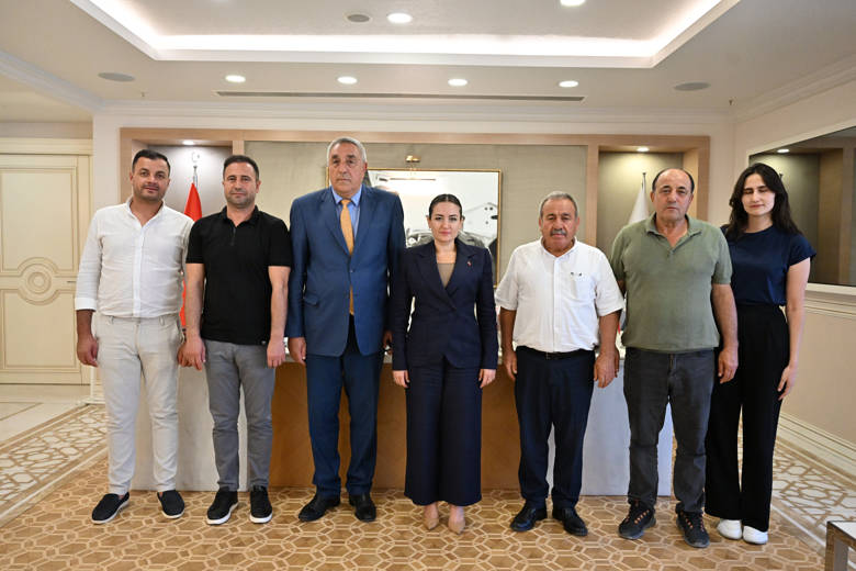 Başkan Vekili Özdemir’e CHP’li Erhan Adem’den ziyaret