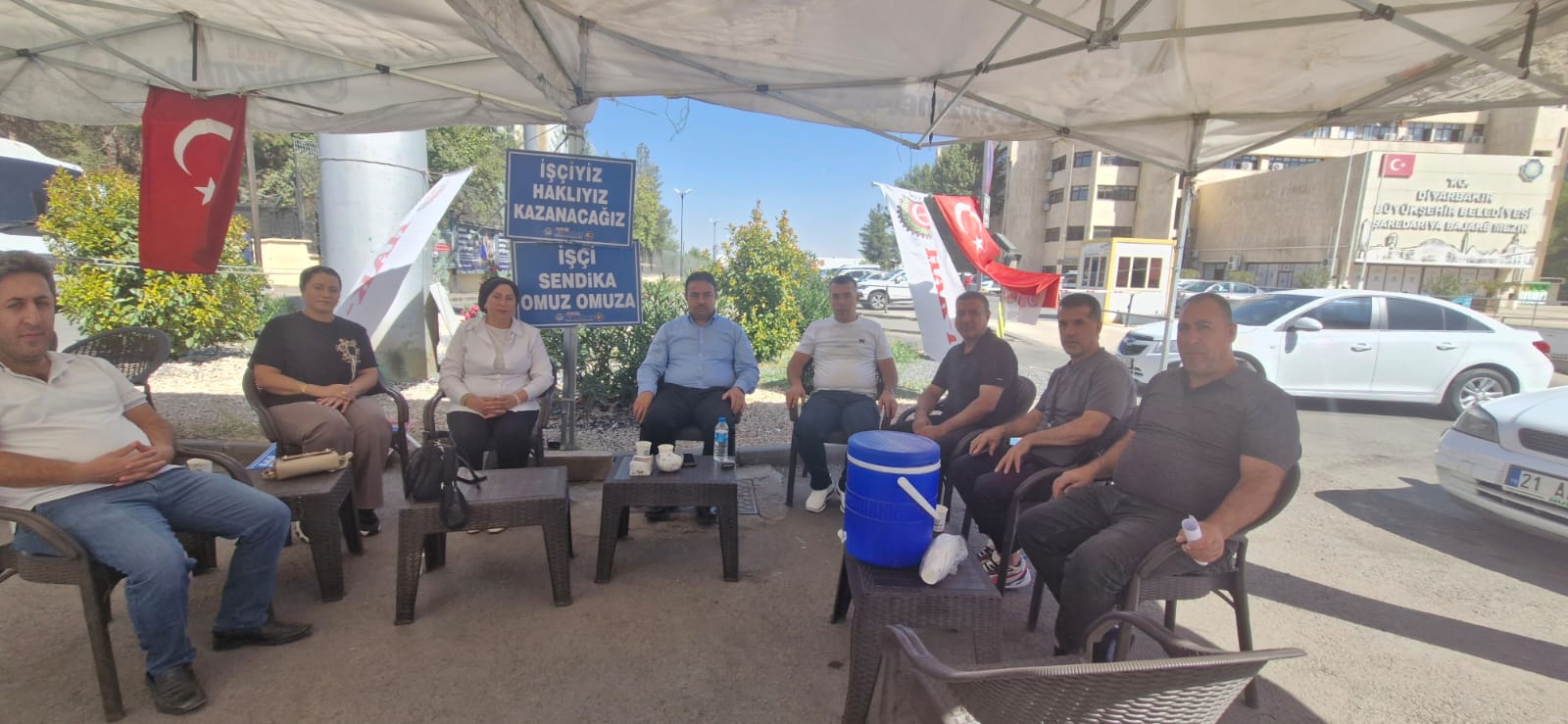 AK PARTİLİ BAŞKANDAN DEM MAĞDURU İŞÇİLERE DAYANIŞMA ZİYARETİ