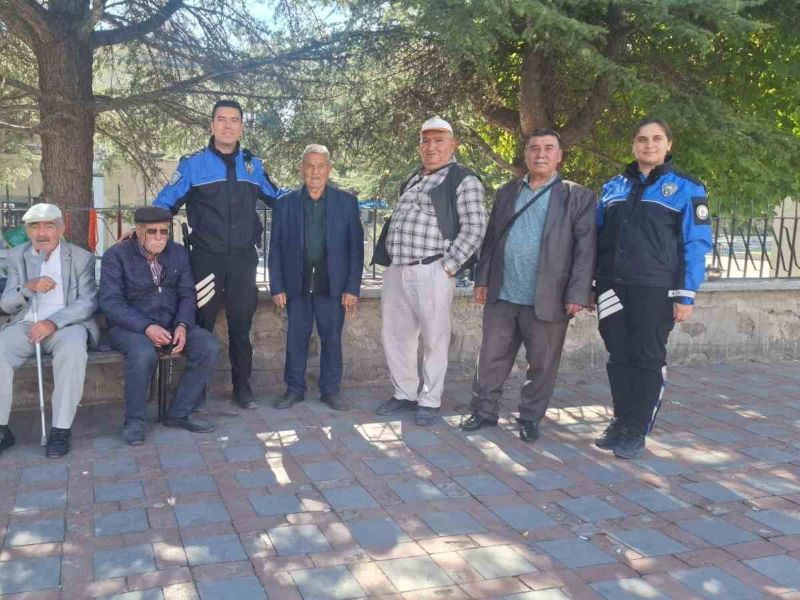 Polislerden Yaşlı Vatandaşlara Ziyaret Gerçekleştirildi