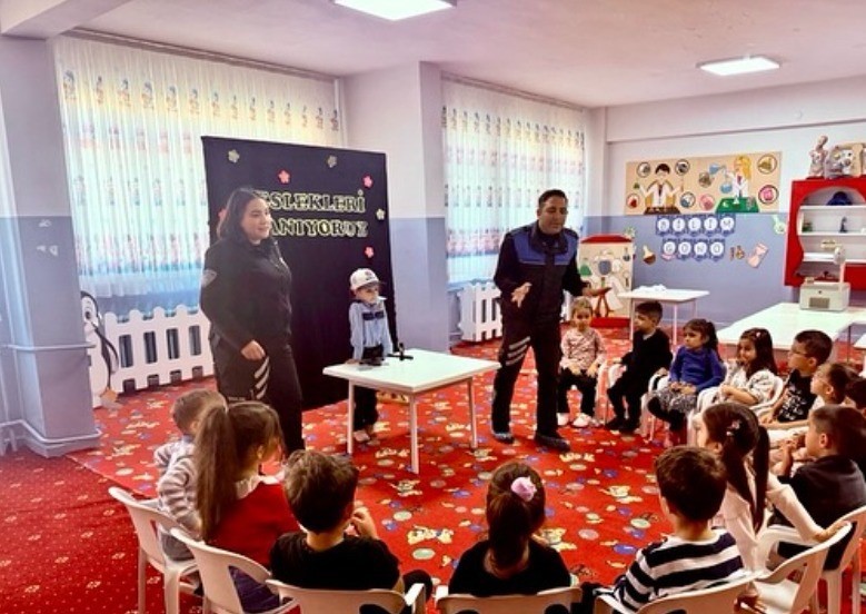 Bilecik'te Miniklere Polislik ve 112 Acil Hizmet Eğitimi Verildi