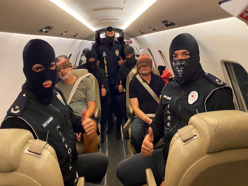 Bakanımız Sayın Ali Yerlikaya: ''Kırmızı Bültenle Uluslararası Seviyede Aranan Uyuşturucu Organize Suç Örgütü Üyeleri Ülkemize İadeleri Sağlandı''