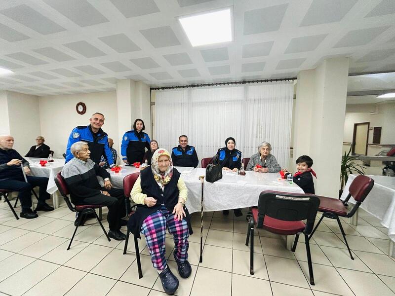 Zonguldak’ta Emniyet Ekipleri'nce Huzurevi Sakinleriyle Güvenli Yarınlara; Bilinçli Nesiller İçin Her Yaşta Farkındalık Etkinliği Gerçekleştirildi