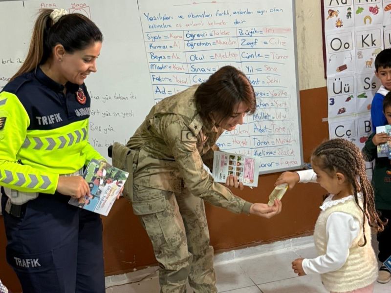 Ağrı İl Jandarma Komutanlığı'ndan Çocuklara Trafik Güvenliği Eğitimi Verildi