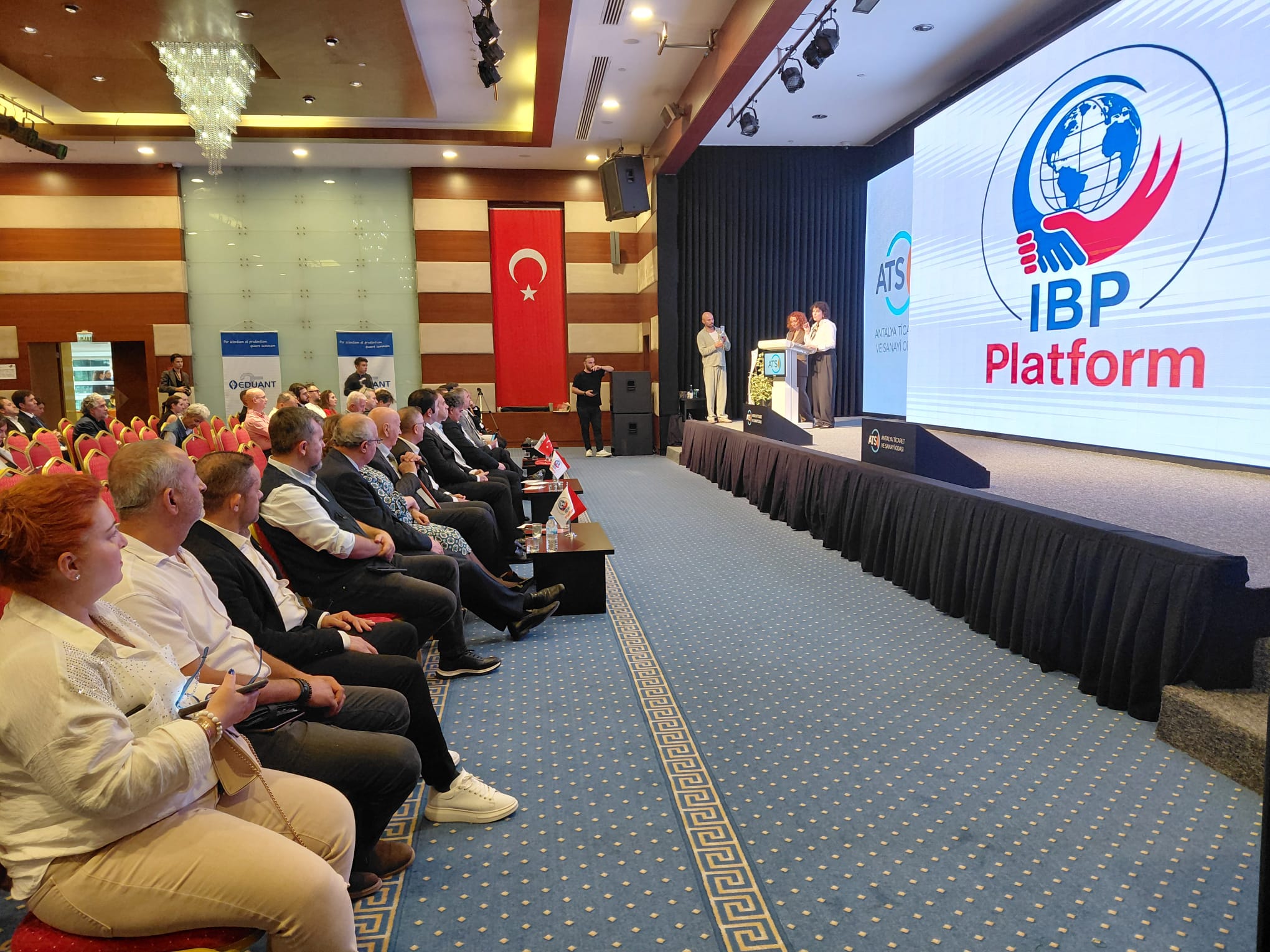 Antalya’dan Dünyaya Uzanan Ticaret Köprüsü