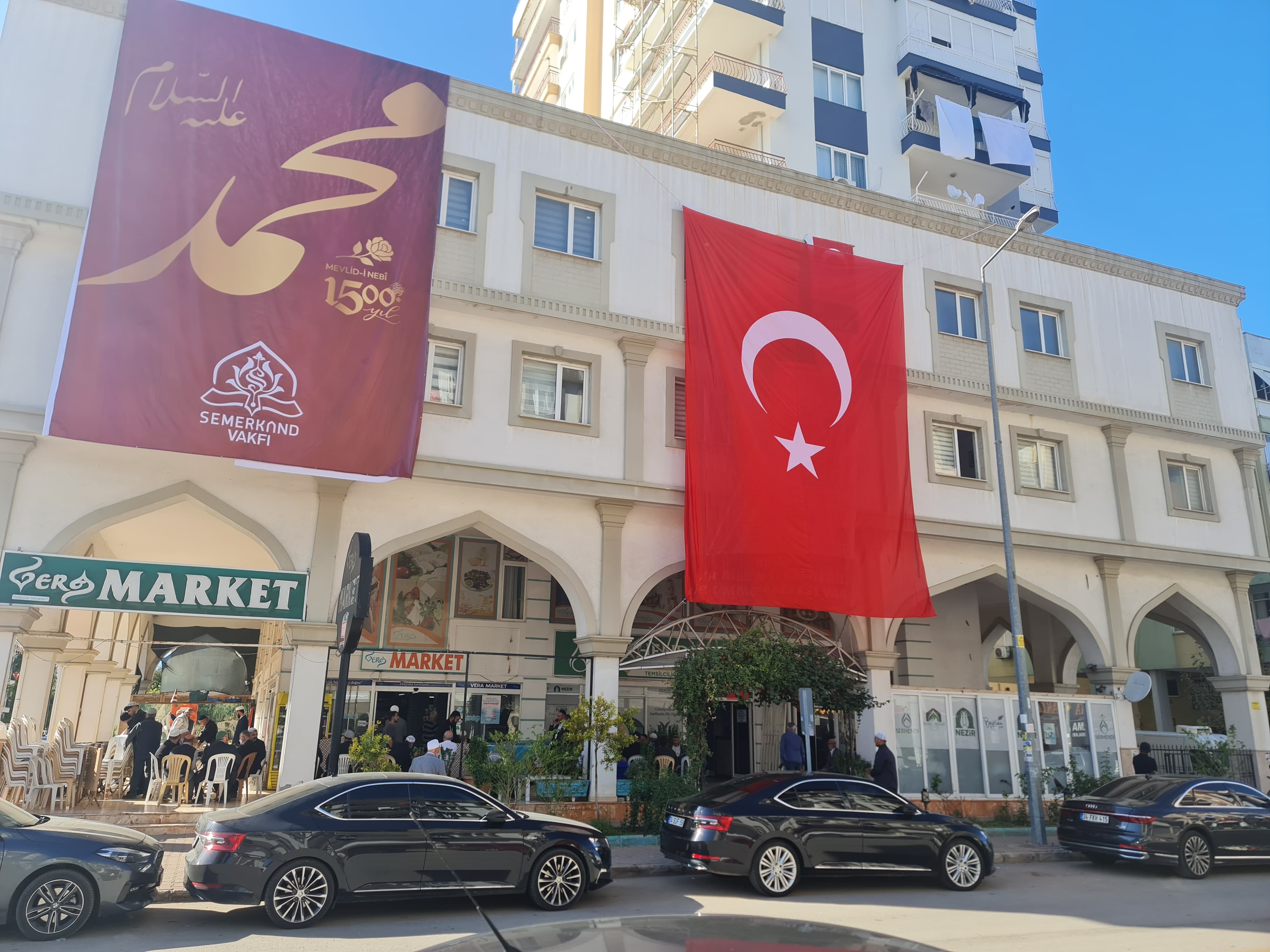 Menzil Cemaati’nin önde gelen gönül insanlarından Şeyh Seyyid Muhammed Mübarek Elhüseyni, bugün Antalya’ya gelerek manevi bir buluşmaya vesile oldu