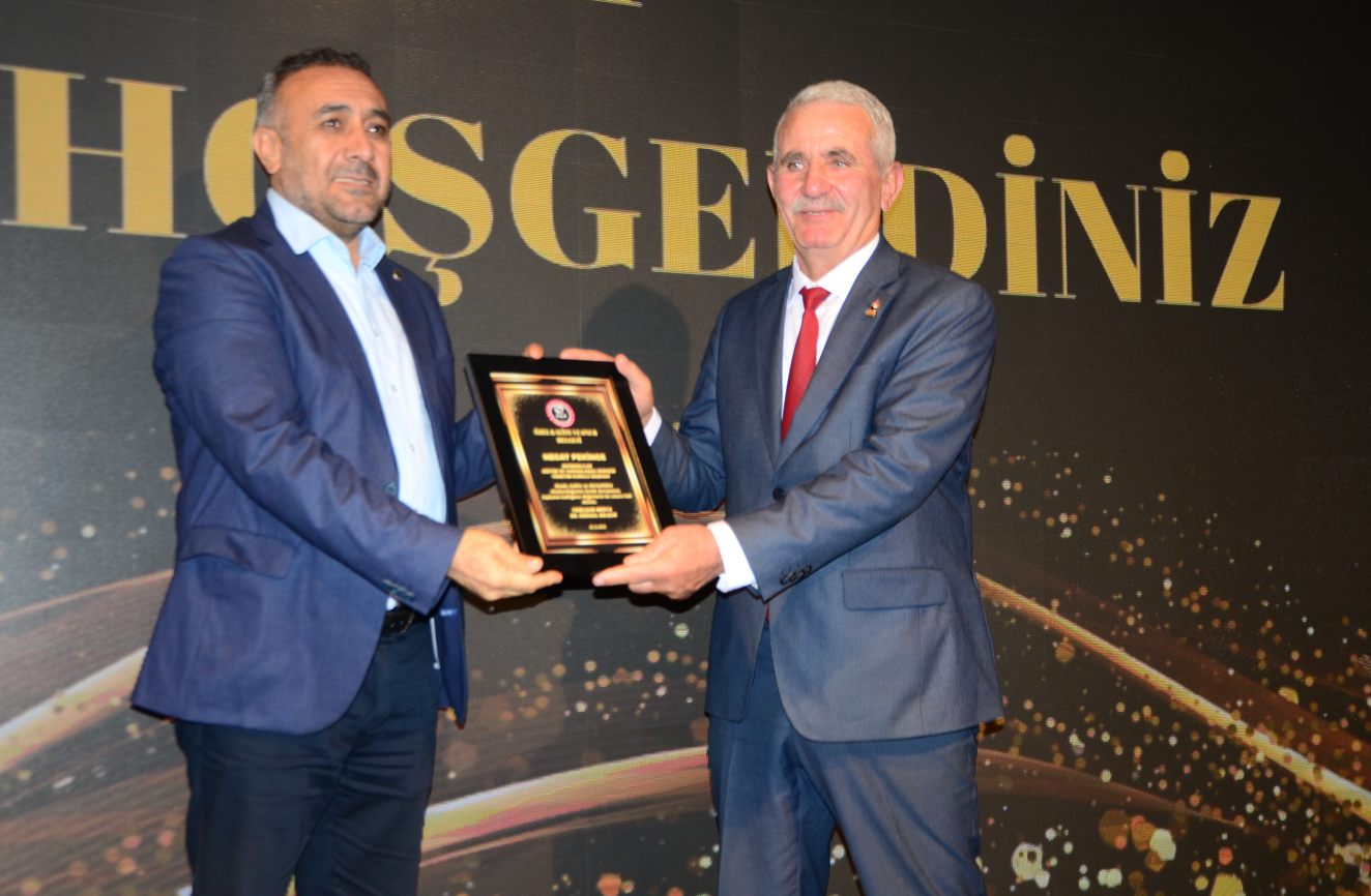 Batmanlılar Eğitim ve Yardımlaşma Derneği Genel Başkanı Necat Pekince, Özel Kalite ve Onur Belgesi’ne Layık Görüldü