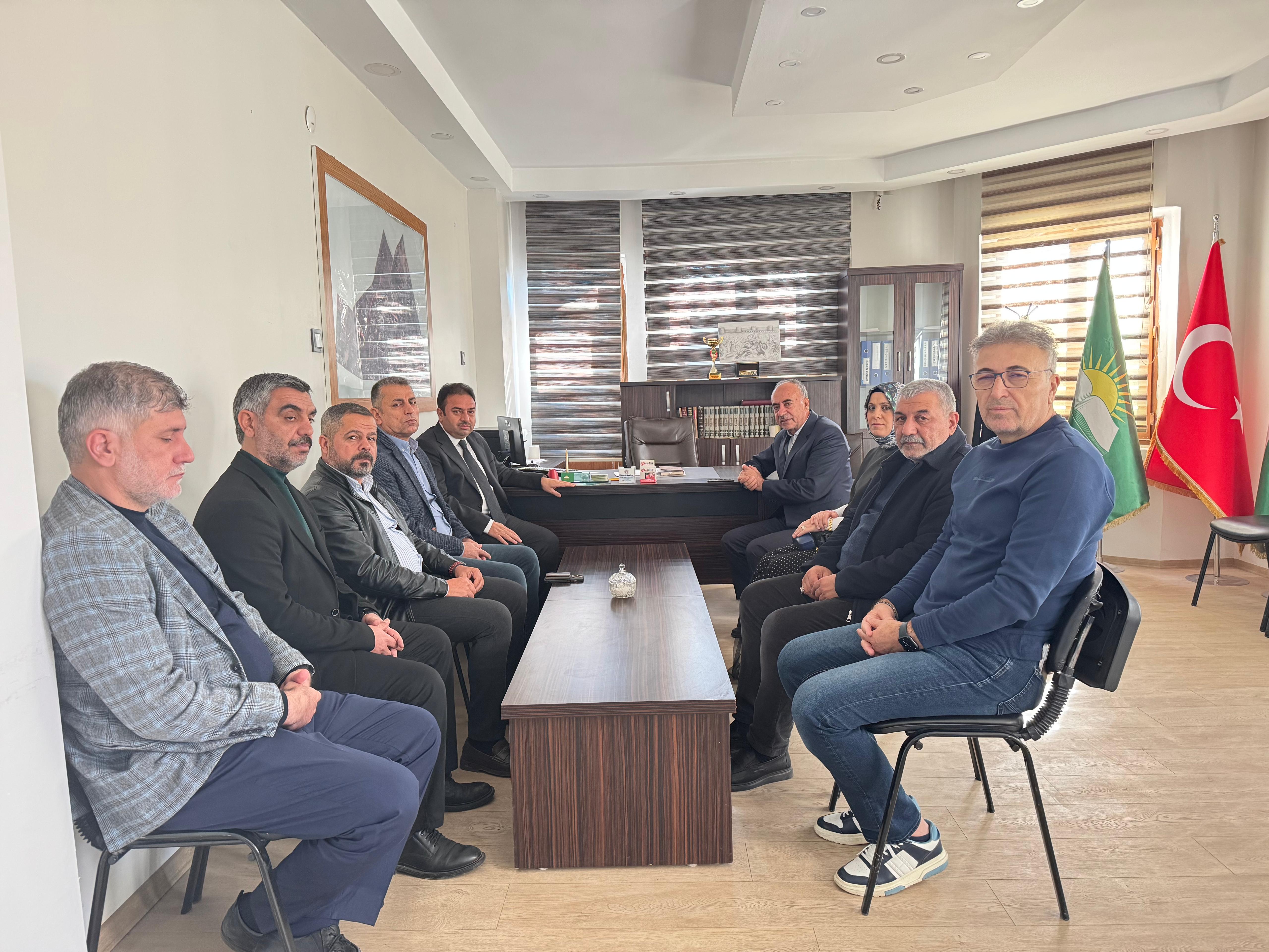 DİYARBAKIR'IN KALBİ KAYAPINAR'DA SİYASİ PARTİLER ARASINDA ÖRNEK BİR DAYANIŞMA ..