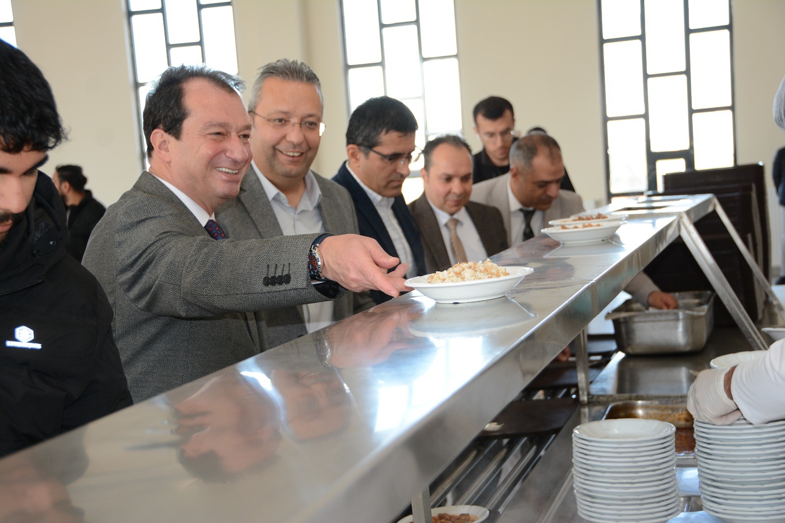 REKTÖR VE ÖĞRENCİLER AYNI SOFRADA 