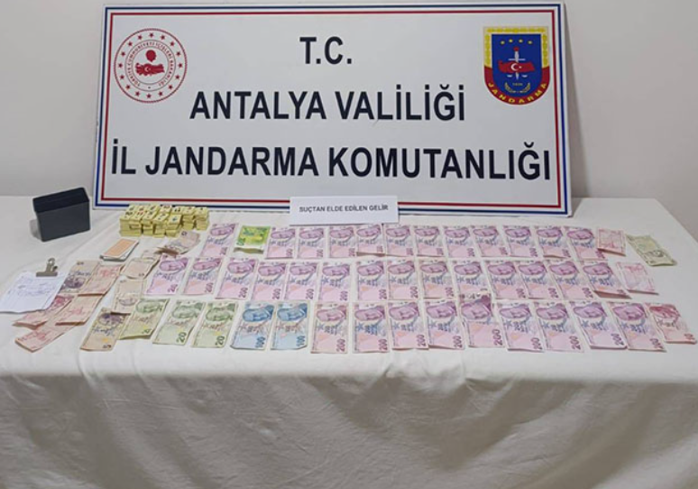 Manavgat’ta JASAT’tan Köy Kahvehanesine Kumar Baskını: Muhtar ve Çalışanına Adli İşlem