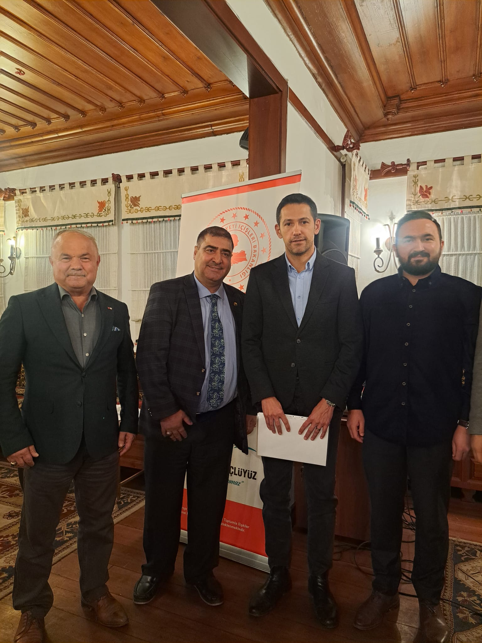 İDARECİ VE BÜROKRATLAR BİRLİĞİ DERNEĞİ GELENEKSEL DOST MECLİSİ BULUŞMALARI TERÖRSÜZ TÜRKİYE KONUSUYLA DEVAM EDİYOR 