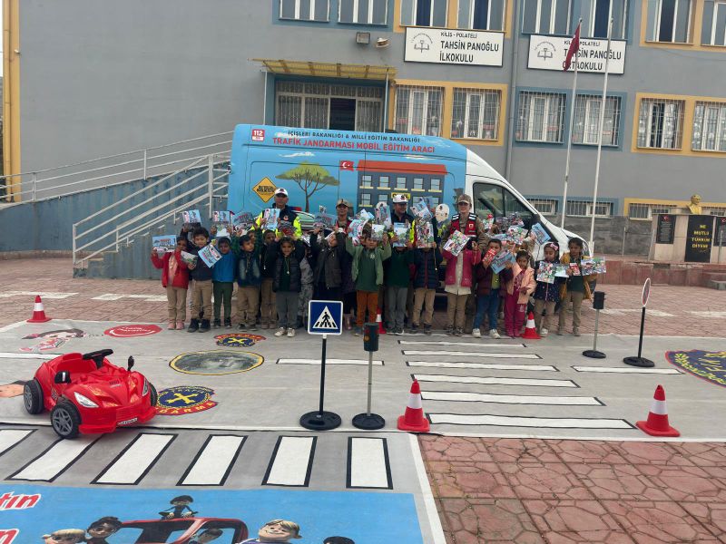 Kilis İl Jandarma Komutanlığı Trafik Timlerince Öğrencilere Trafik Güvenliği Eğitimi Verildi