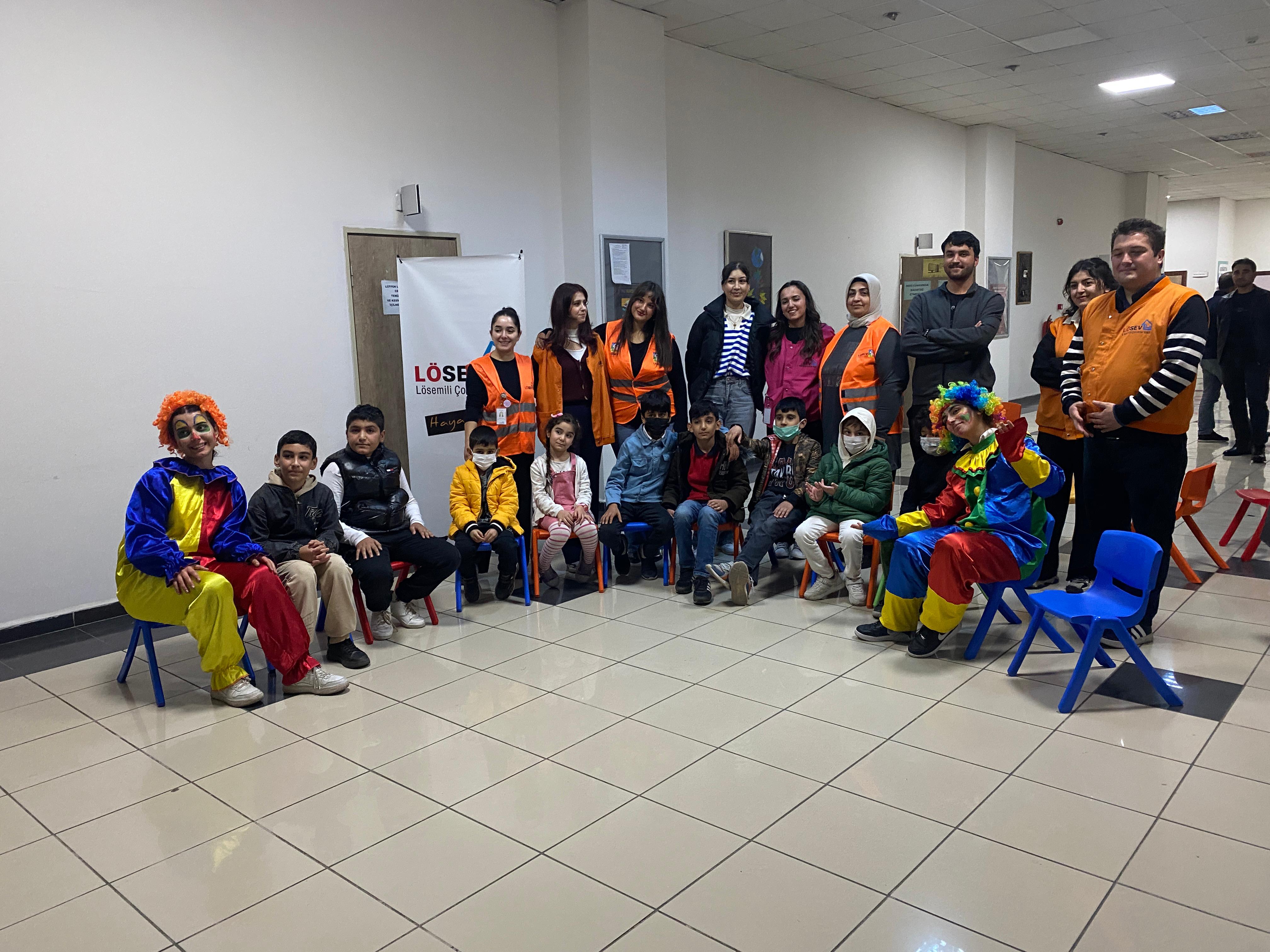 LÖSEV’den Diyarbakır’da 110 aileye destek: Çocuklarla renkli etkinlikler