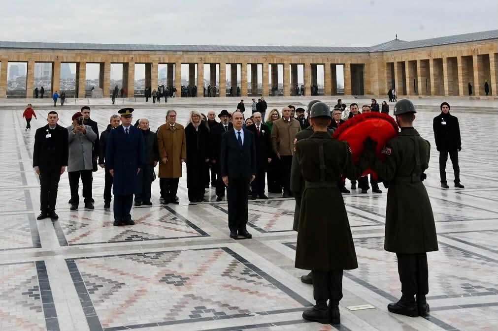ASKERÎ TIBBİYELİLER DERNEĞİ’NDEN GÜLHANE’NİN KURULUŞ YIL DÖNÜMÜNDE ANITKABİR ZİYARETİ