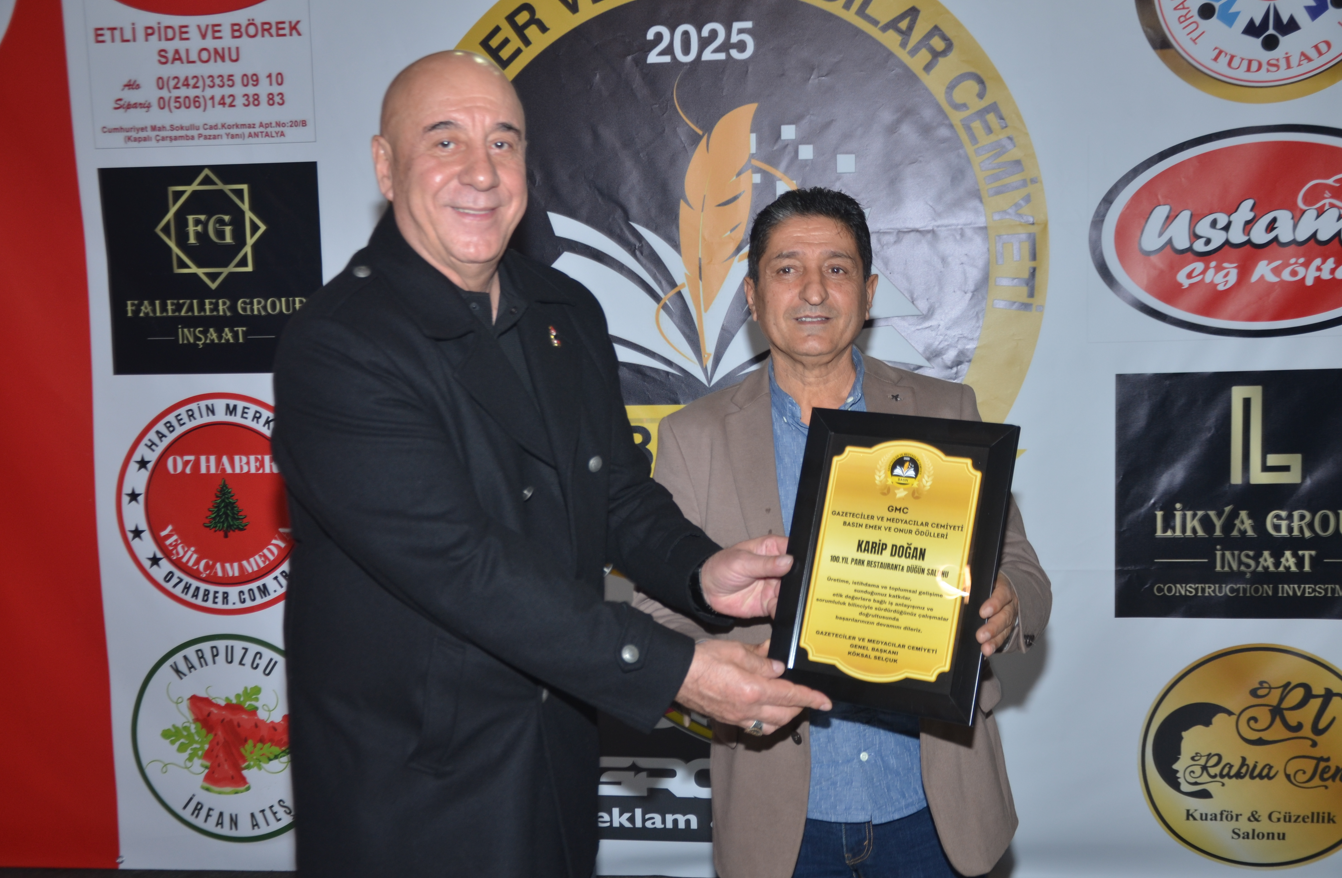 GMC’den Basın Emek ve Onur Ödülleri’ne katkı sunan 100.Yıl Park Restaurant’a teşekkür plaketi