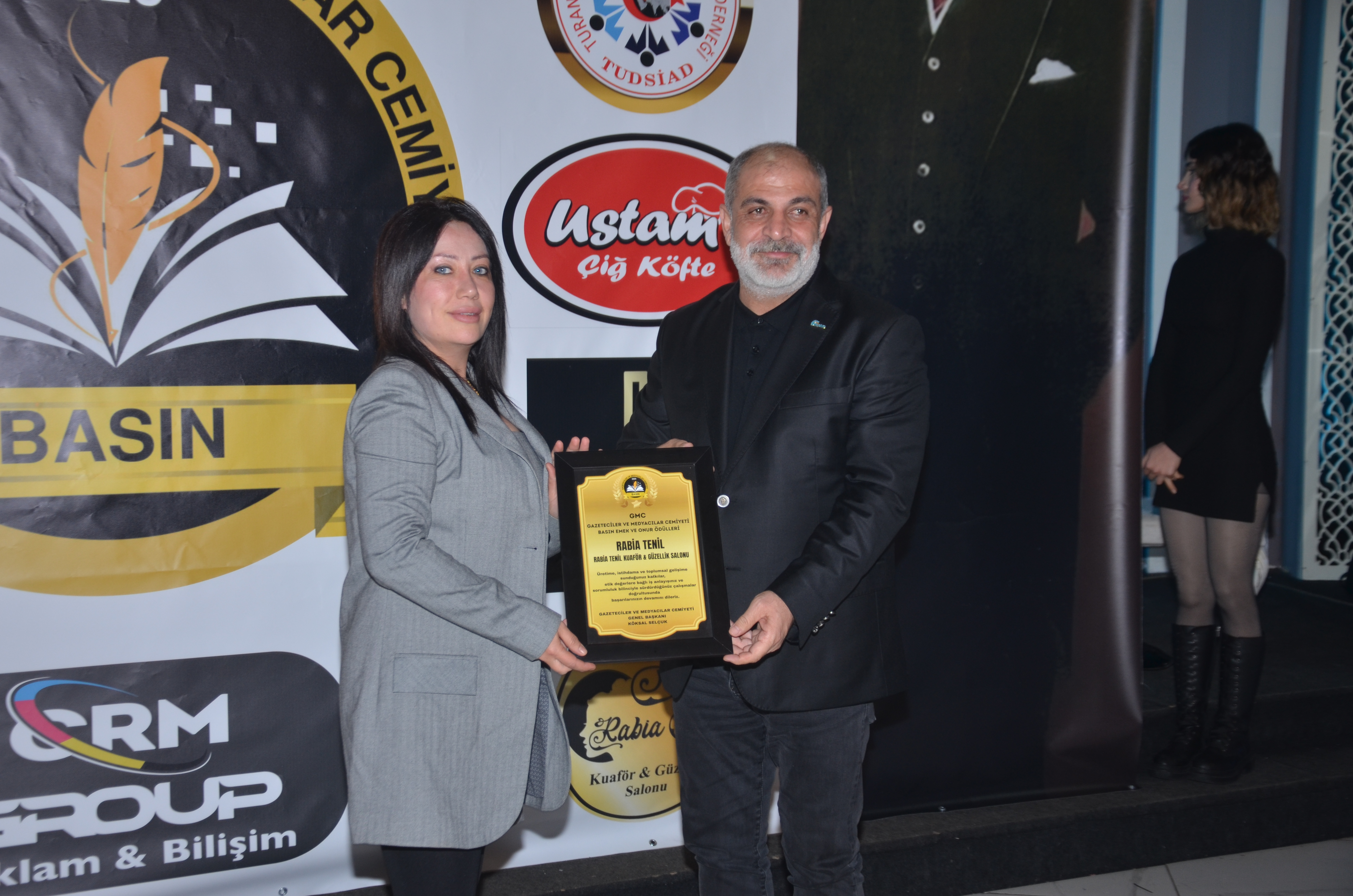 GMC’den Basın Emek ve Onur Ödülleri’ne katkı sunan Rabia Tenil’e anlamlı teşekkür