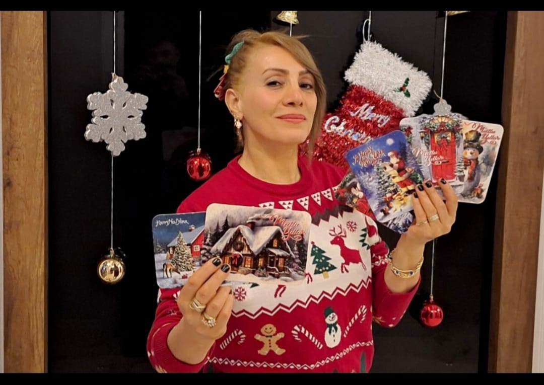 Diyarbakır’da Yeni Yıl Öncesi Sevdiklerine Kartpostallar  Göndererek Geleneği Yaşatıyor 