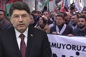 ADALET BAKANI YILMAZ TUNÇ FİLİSTİN'E DESTEK EYLEMİNE KATILDI
