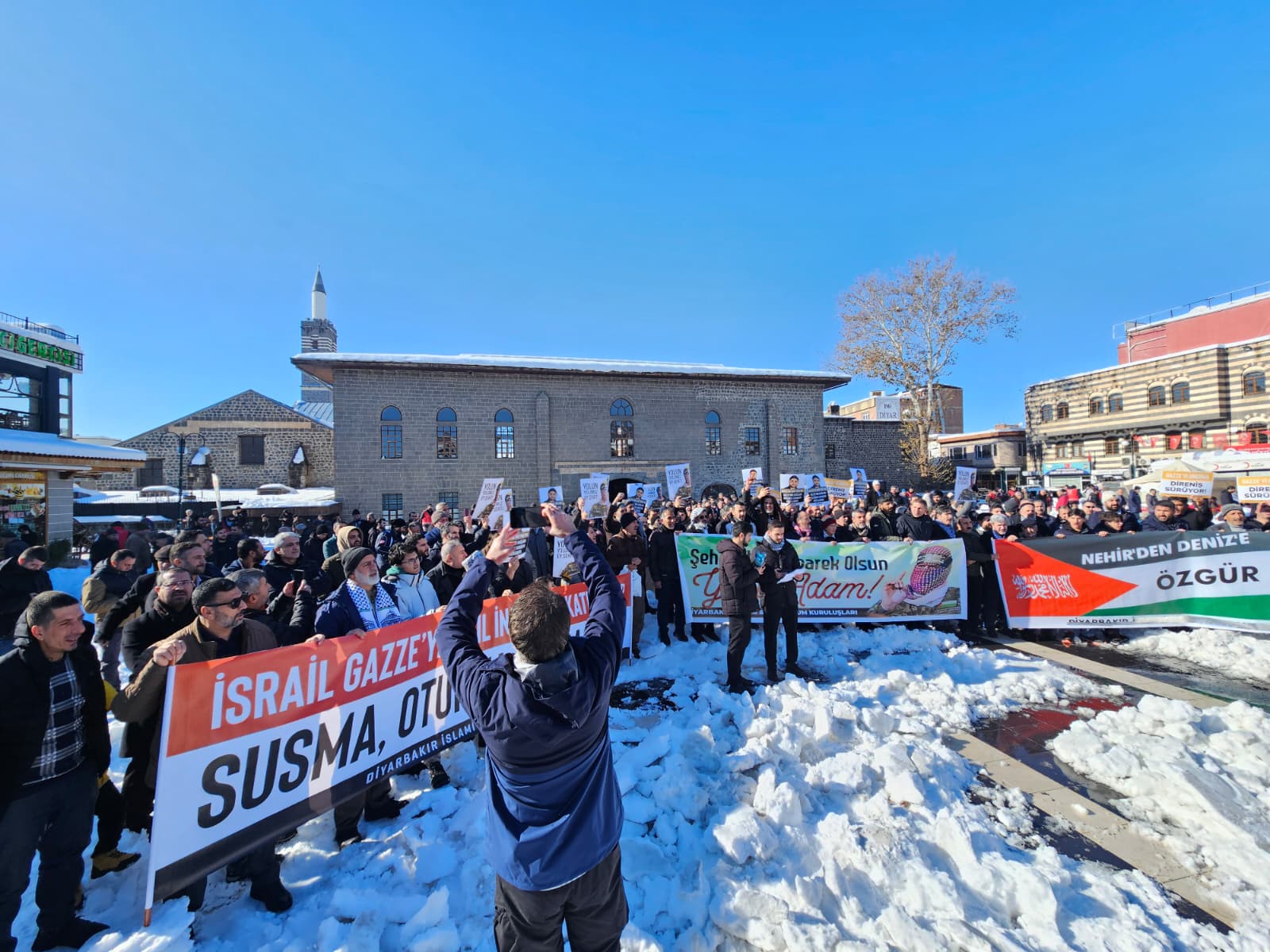 Diyarbakır'da Ebu Ubeyde için duygusal anma ve basın açıklaması