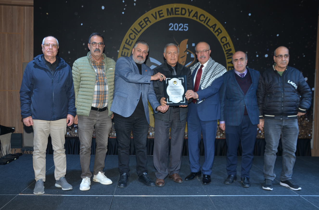 Ahlatlılar Derneği Toplumsal Katkılarıyla Ödüllendirildi