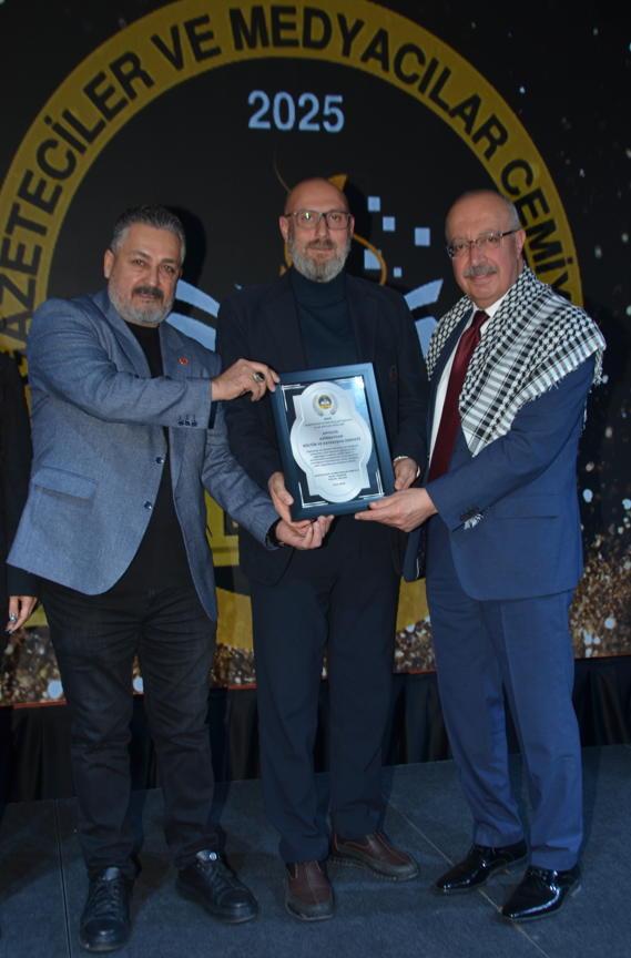 Azerbaycan Kültür ve Dayanışma Derneği Birlik Mesajıyla Ödül Aldı