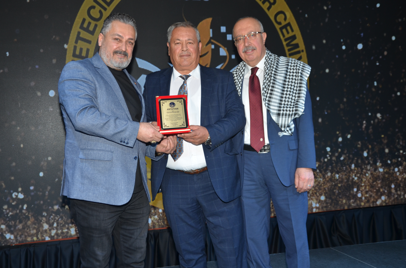 ANTAFDER’den Köksal Selçuk’a “Yılın Gazetecisi” Ödülü