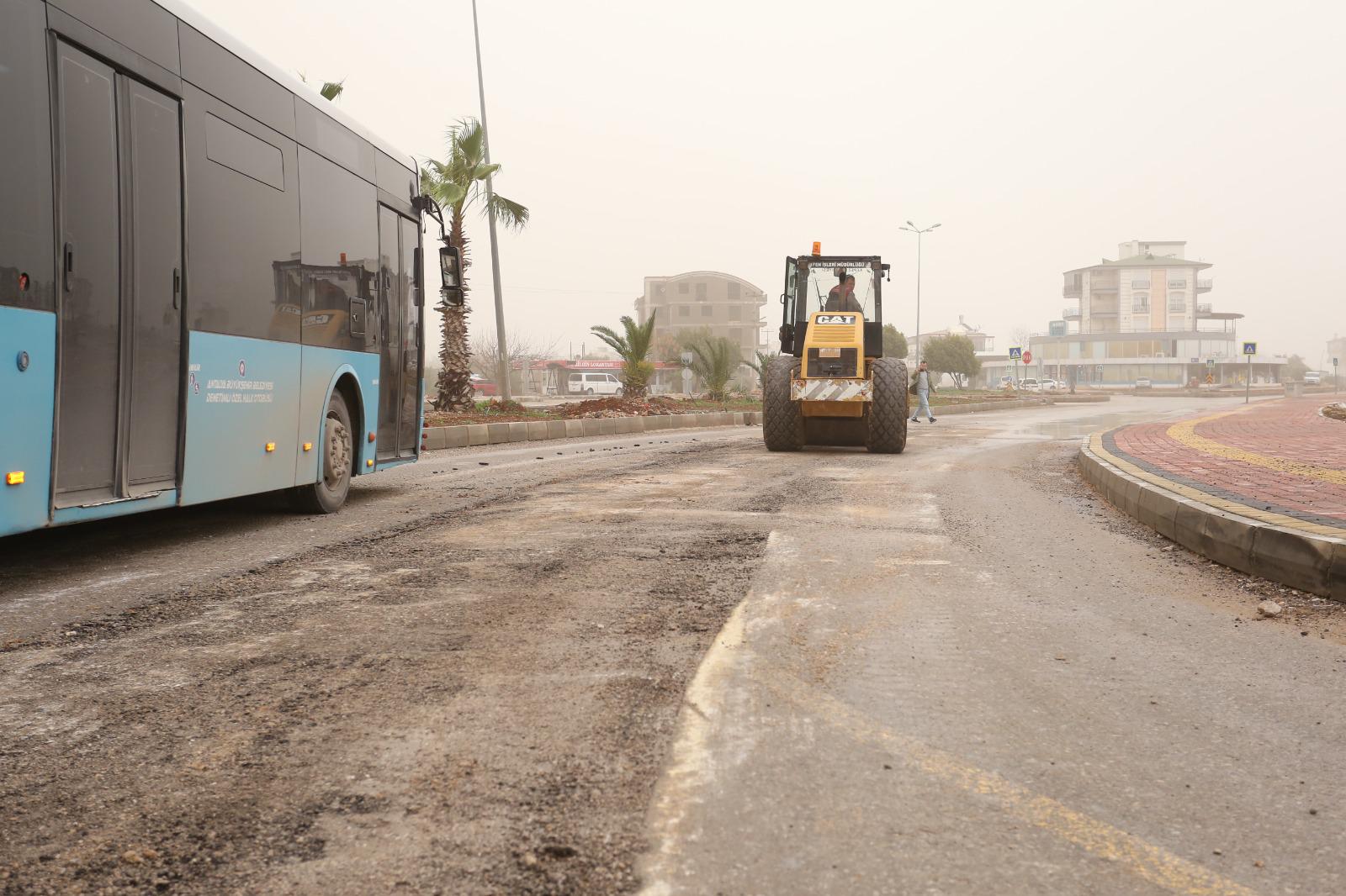 Kepez’de yağmur sonrası yollara hızlı müdahale
