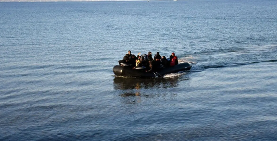 İzmir açıklarında göçmen botu battı: 3 ölü, 4 kayıp
