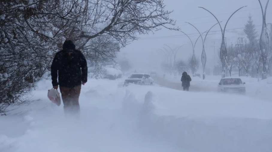 Doğu Anadolu’da kar yağışı ve dondurucu soğuk yaşamı zorlaştırıyor