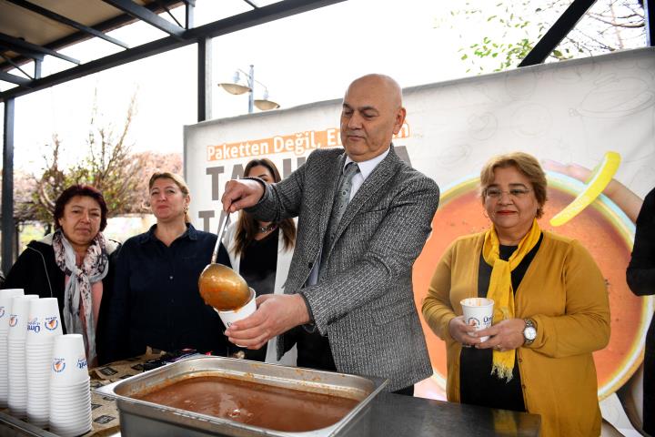Kadın kooperatiflerinden tarhana ikramı