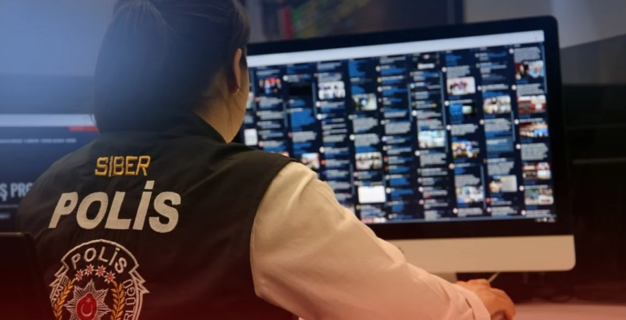 Sosyal medyada “Türk milletine hakaret” içerikli paylaşım yaptığı belirlenen 16 yaşındaki şüpheli, İstanbul’da gözaltına alındı.