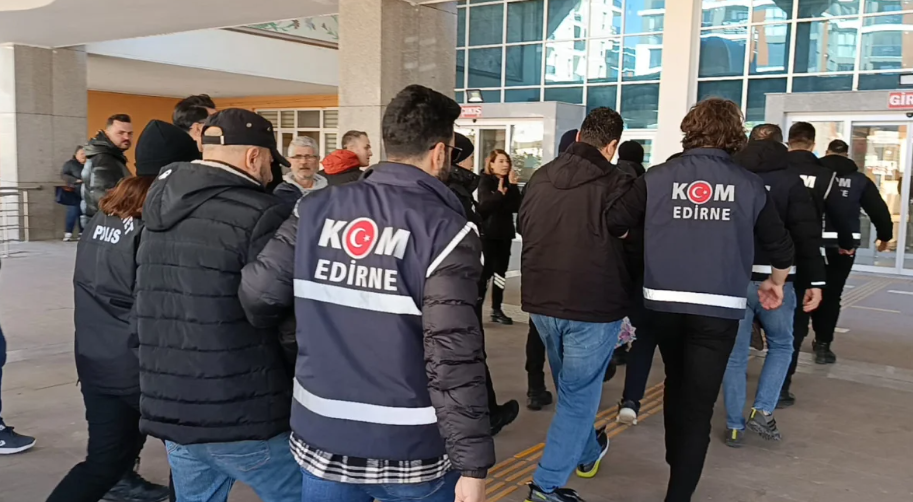 Ruhsat işlemlerinde usulsüzlük iddiası şüphelileri adliyede