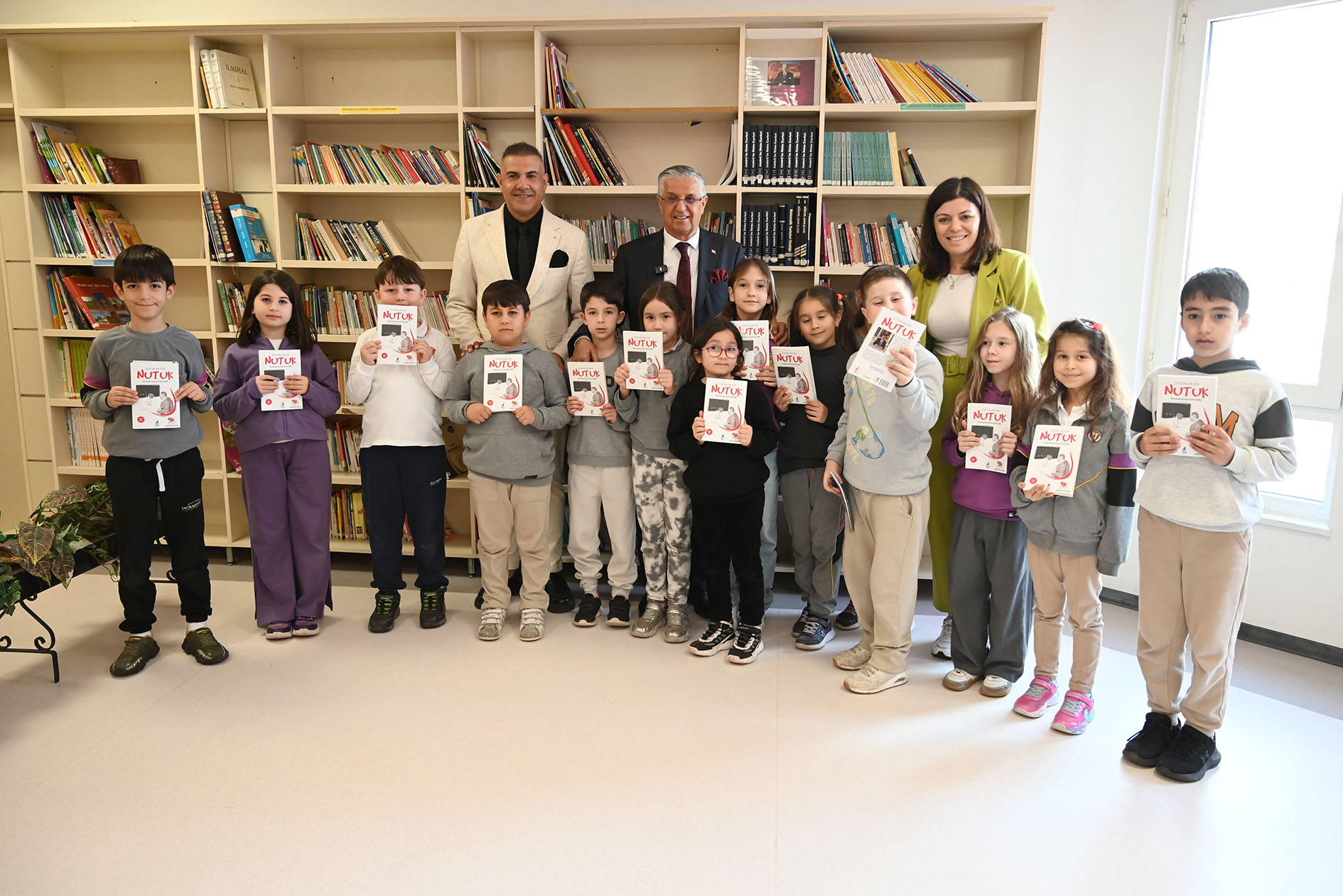 Başkan Topaloğlu, öğrencilerin kitap etkinliğine katıldı