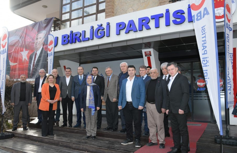 ANADOLU BİRLİĞİ PARTİSİ GENEL MERKEZİ’NDE ÖNEMLİ BULUŞMA