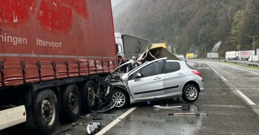 Artvin’de feci trafik kazası: 2 ölü, 1 yaralı
