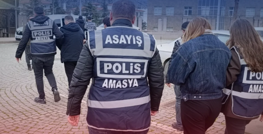 Kredi kartı bilgileriyle 2,1 milyon TL'lik dolandırıcılık: 3 tutuklama