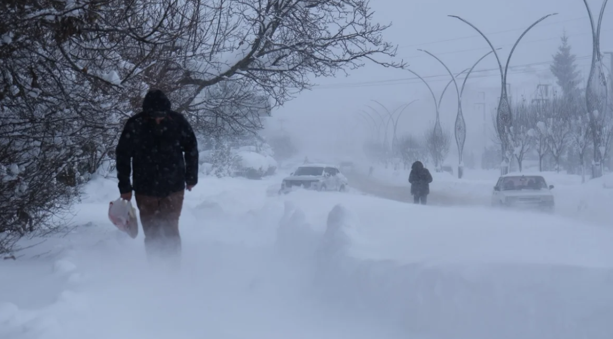 Kar yağışı 6 ilde ulaşımı aksattı