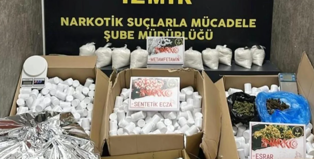 İzmir’de dev operasyon: 366 bin uyuşturucu hap ele geçirildi