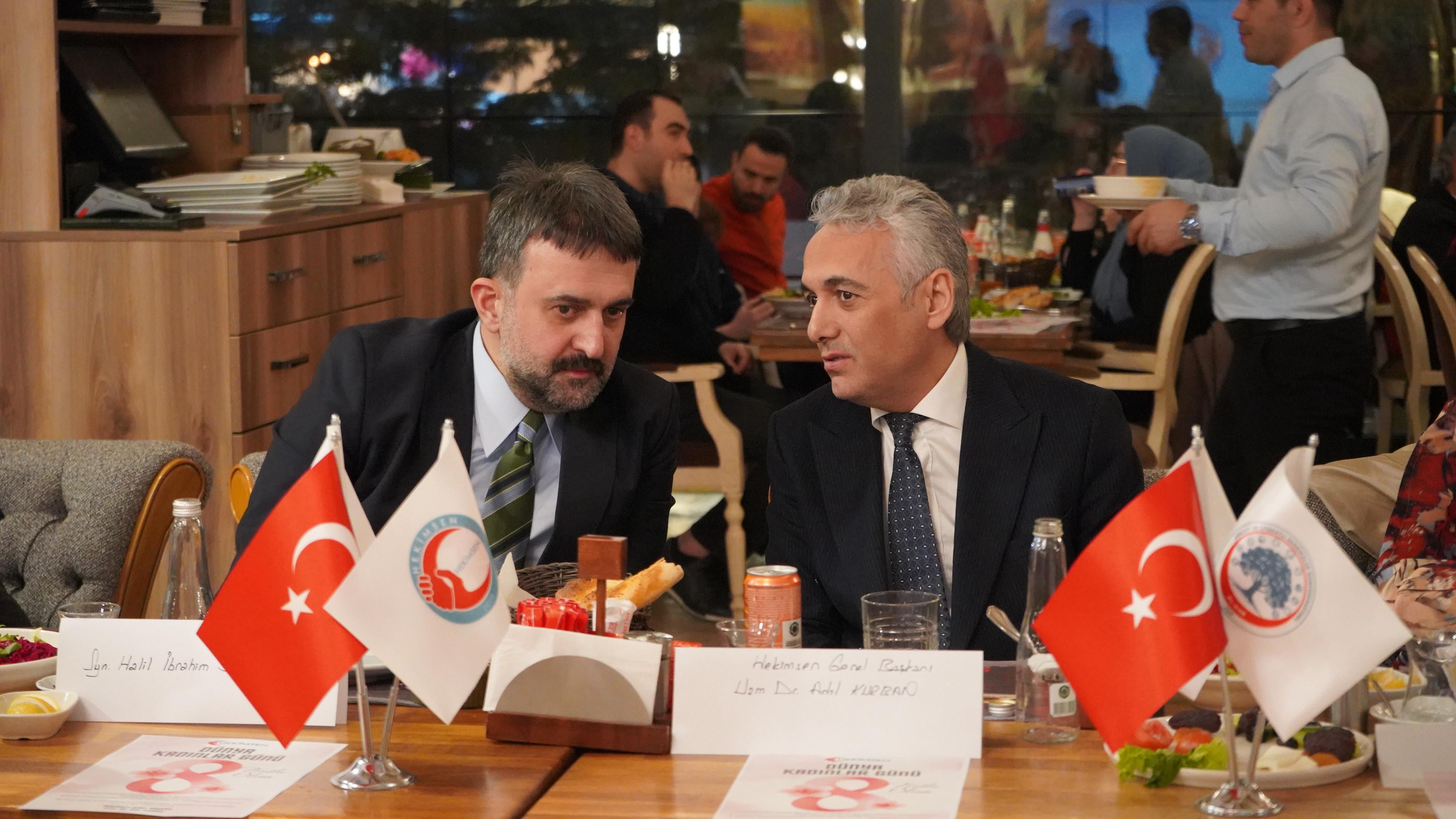 Adil Kurban: “Hekimler Bir Araya Gelirse Sadece Hakkını İster; Hekimlik Meslek Yasası da Bu Birliğin Eseridir”