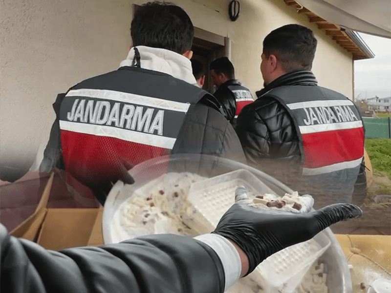 “İstanbul’da Düzenlenen Operasyonda 1 Milyon 400 Bin Adet Uyuşturucu Hap Ele Geçirildi.”