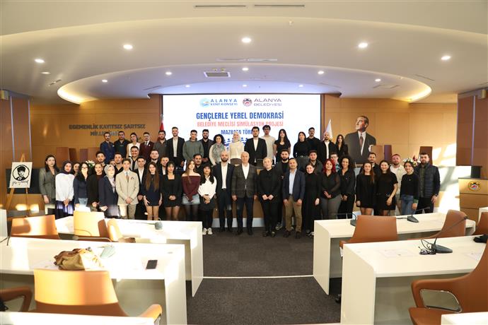 ALANYA’DA GENÇLER İÇİN YEREL DEMOKRASİ DÖNEMİ: MECLİS SİMÜLASYONU MAZBATA TÖRENİYLE BAŞLADI