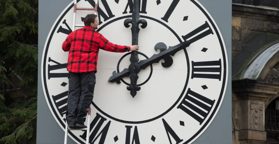 Avrupa yaz saatine geçiyor: Saatler bu pazar ileri alınacak